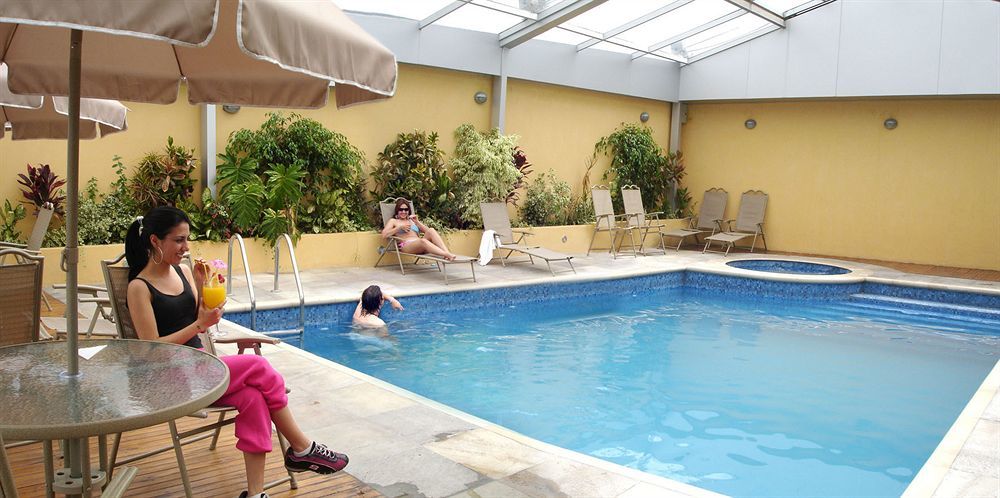 Hotel Emperador Амбато Екстериор снимка