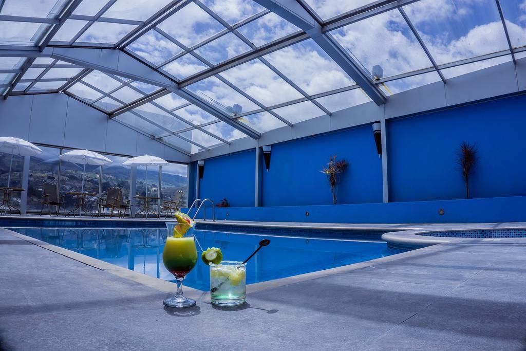 Hotel Emperador Амбато Екстериор снимка