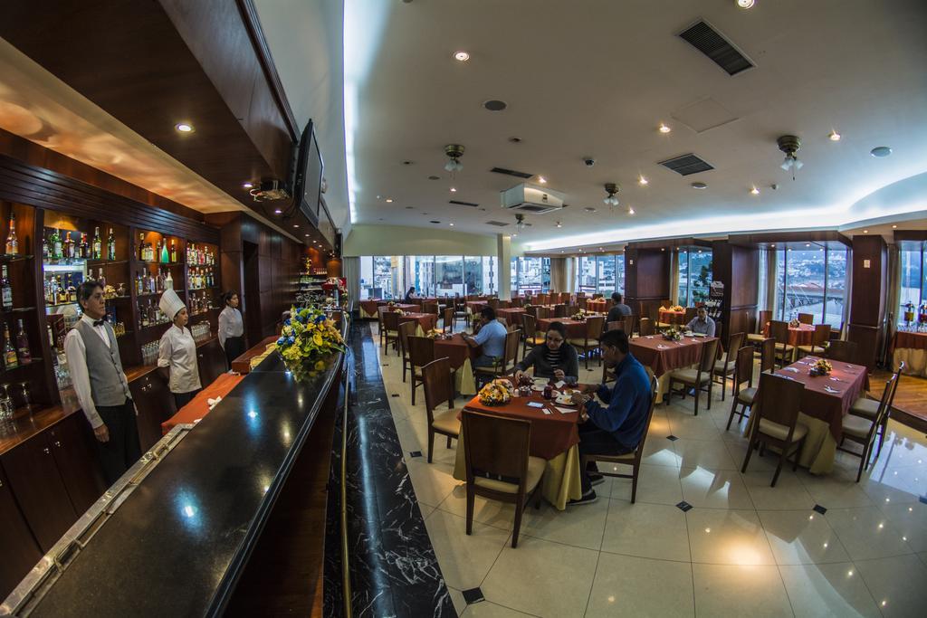 Hotel Emperador Амбато Екстериор снимка