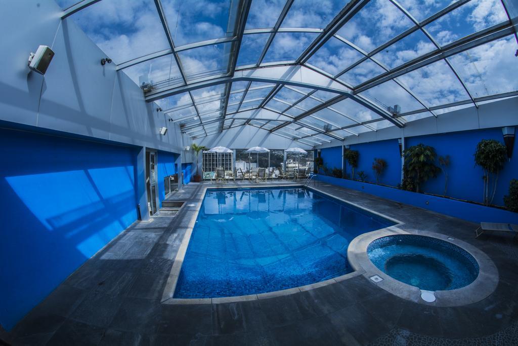 Hotel Emperador Амбато Екстериор снимка