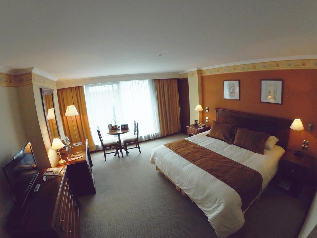 Hotel Emperador Амбато Екстериор снимка