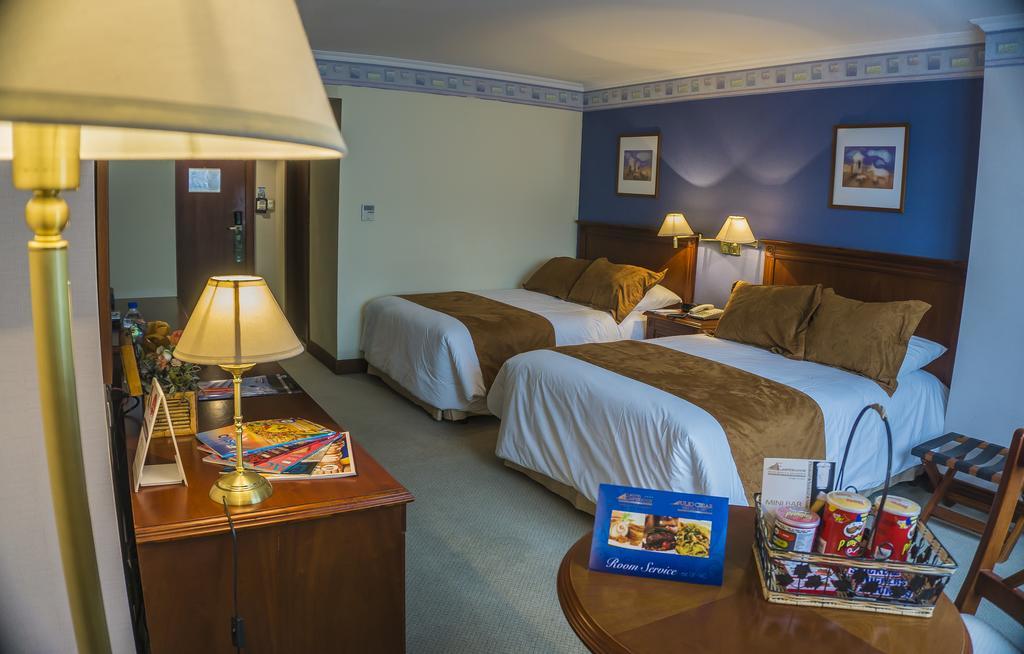Hotel Emperador Амбато Екстериор снимка