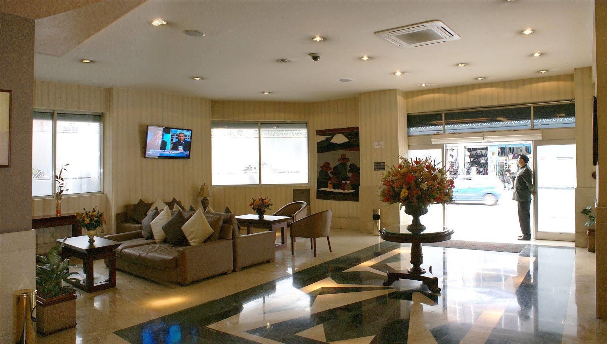 Hotel Emperador Амбато Екстериор снимка