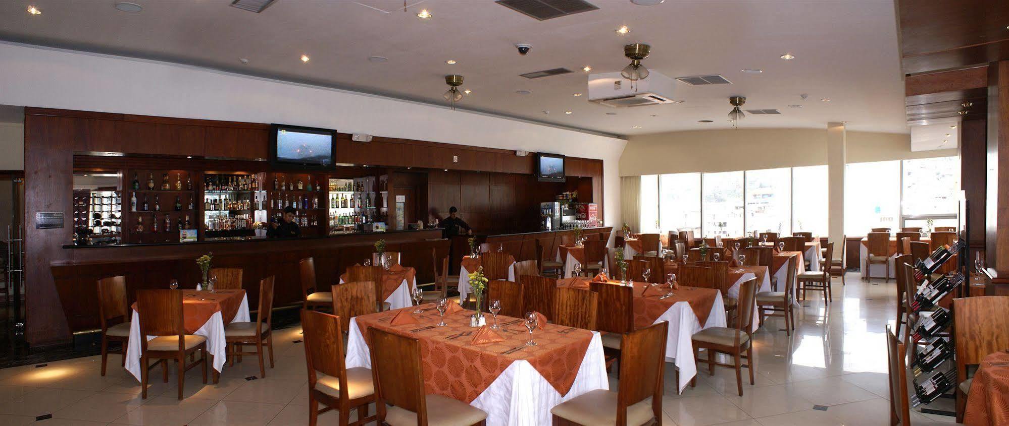 Hotel Emperador Амбато Екстериор снимка