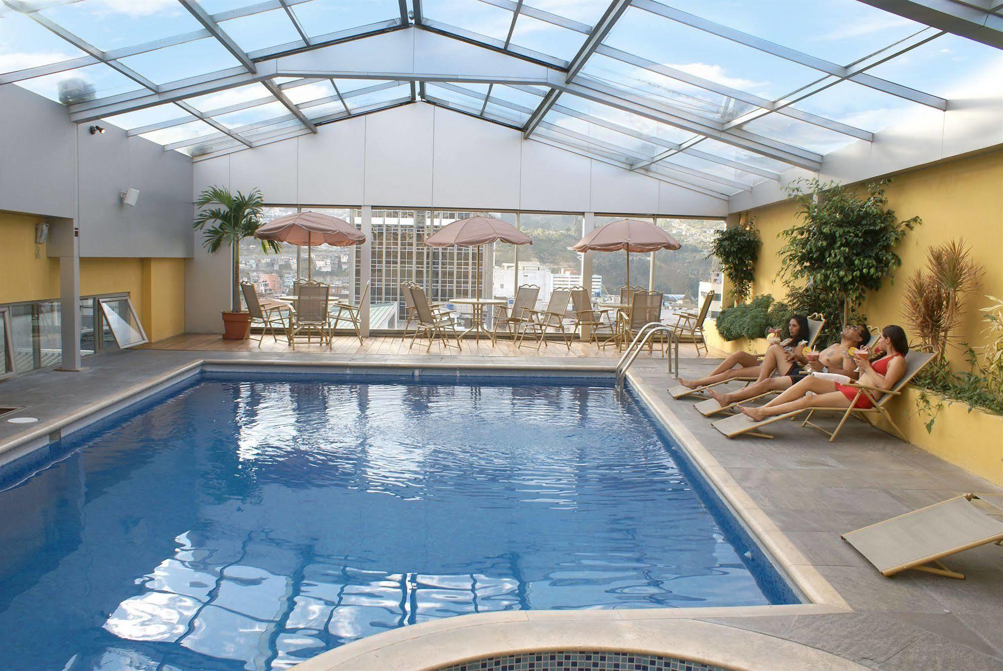 Hotel Emperador Амбато Екстериор снимка