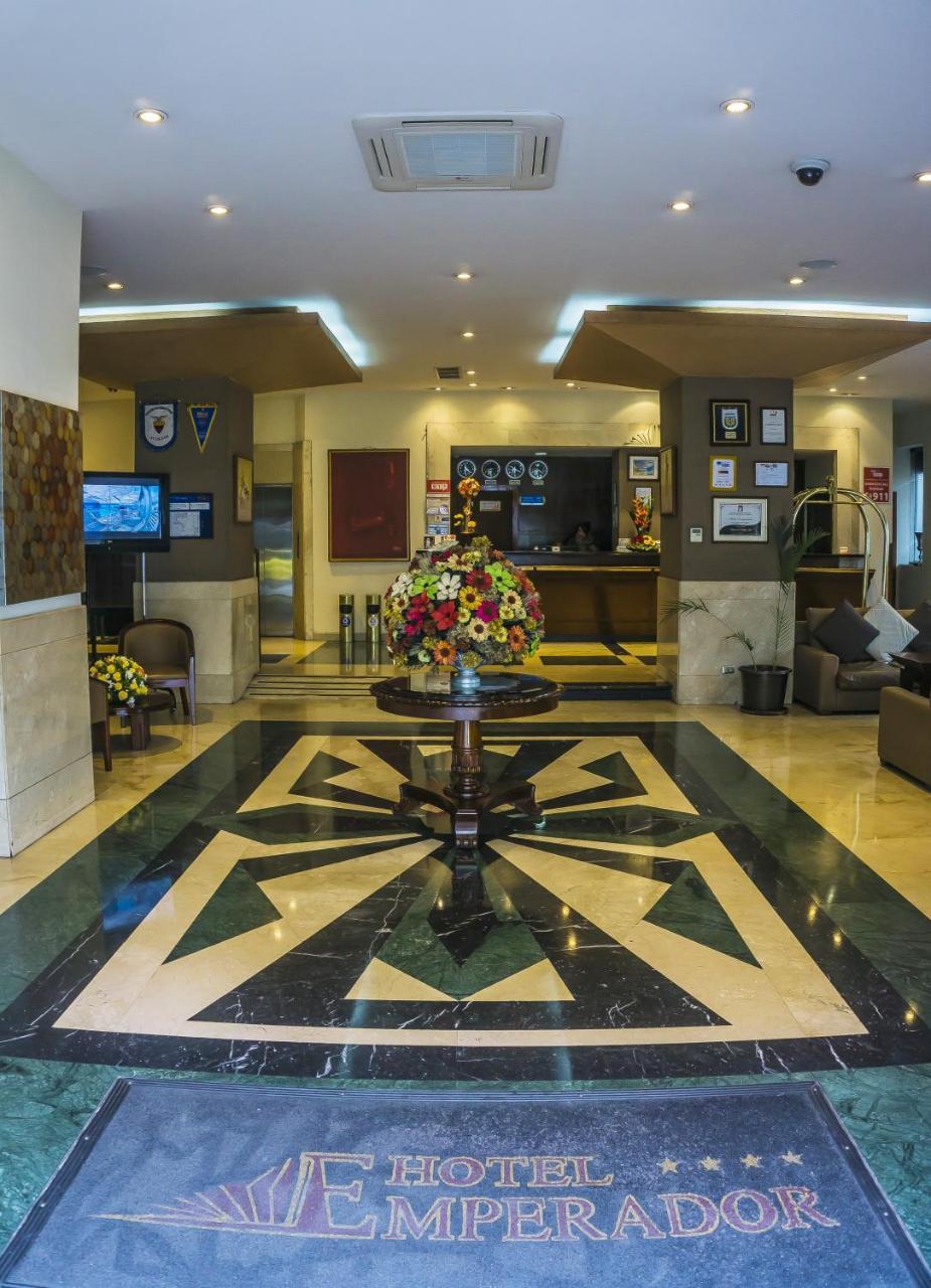 Hotel Emperador Амбато Екстериор снимка