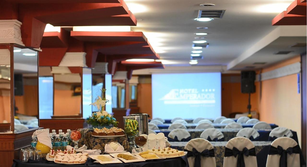 Hotel Emperador Амбато Екстериор снимка