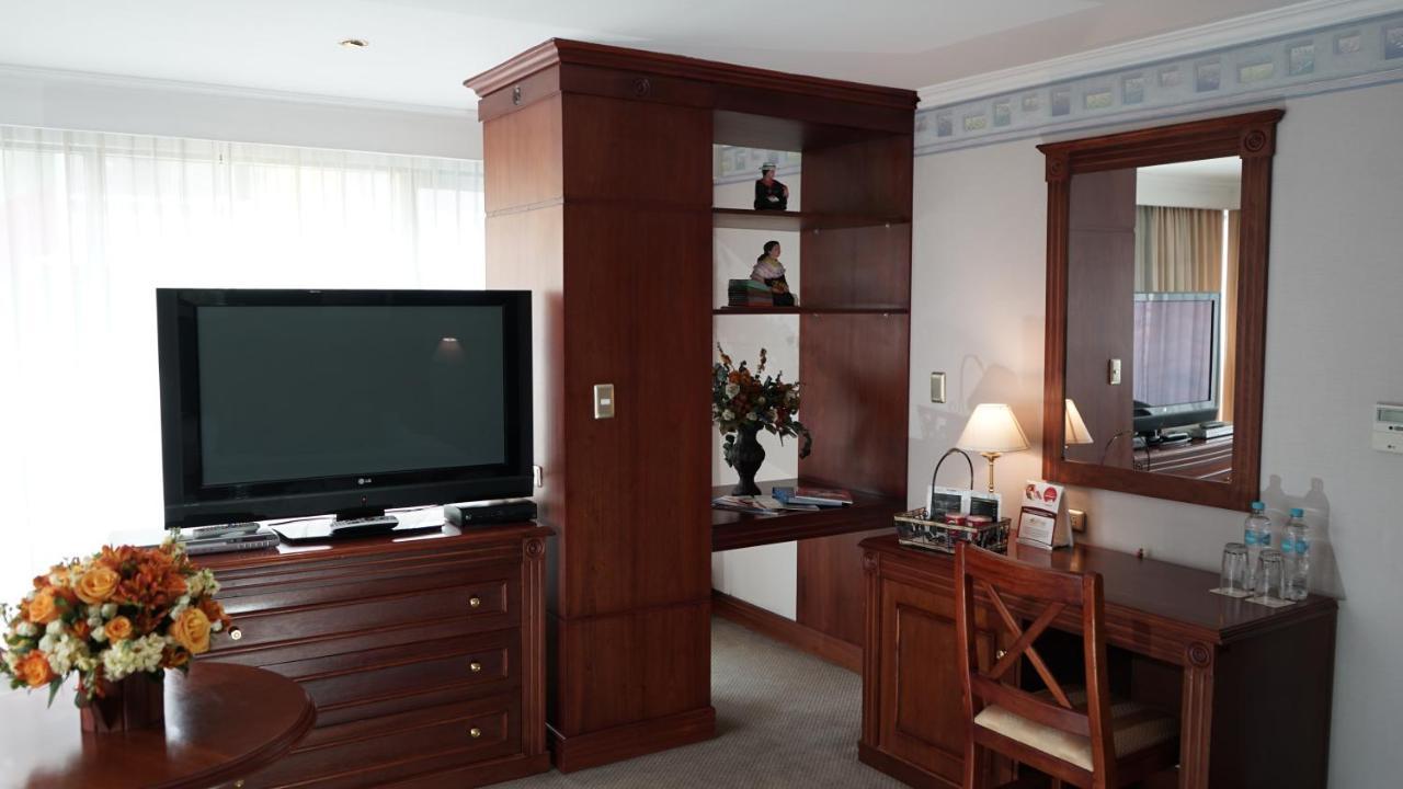 Hotel Emperador Амбато Екстериор снимка