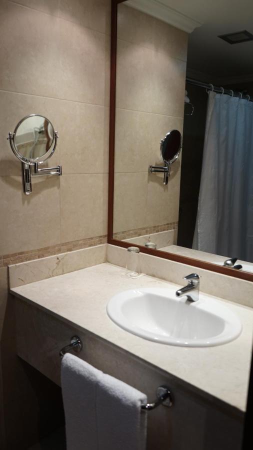 Hotel Emperador Амбато Екстериор снимка