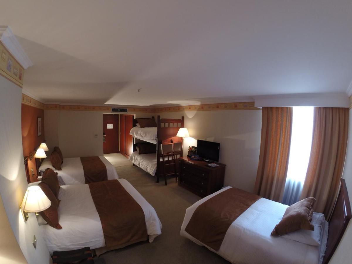 Hotel Emperador Амбато Екстериор снимка