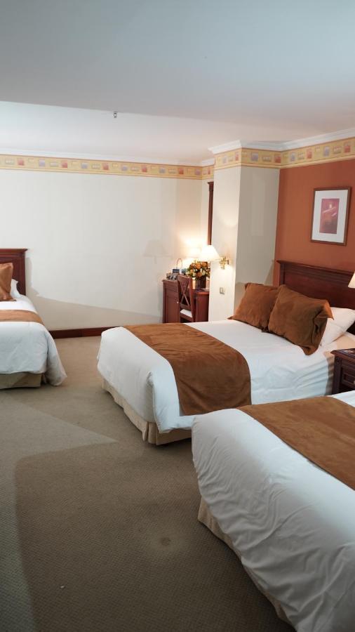 Hotel Emperador Амбато Екстериор снимка