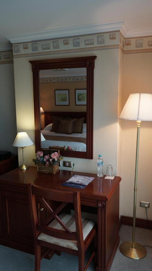 Hotel Emperador Амбато Екстериор снимка